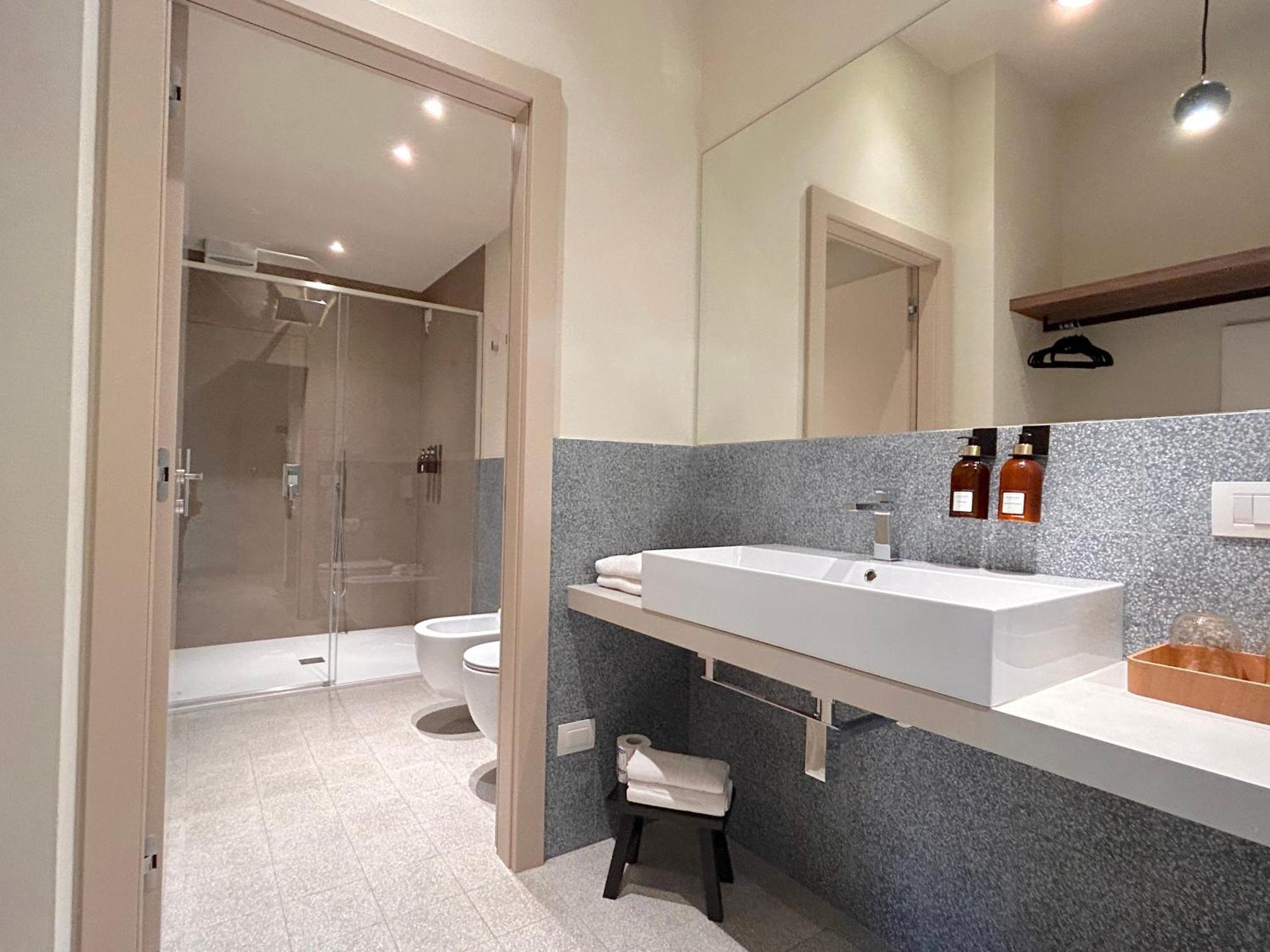 The Lake Suites Com - Luxury Stay In Lazise Exteriör bild