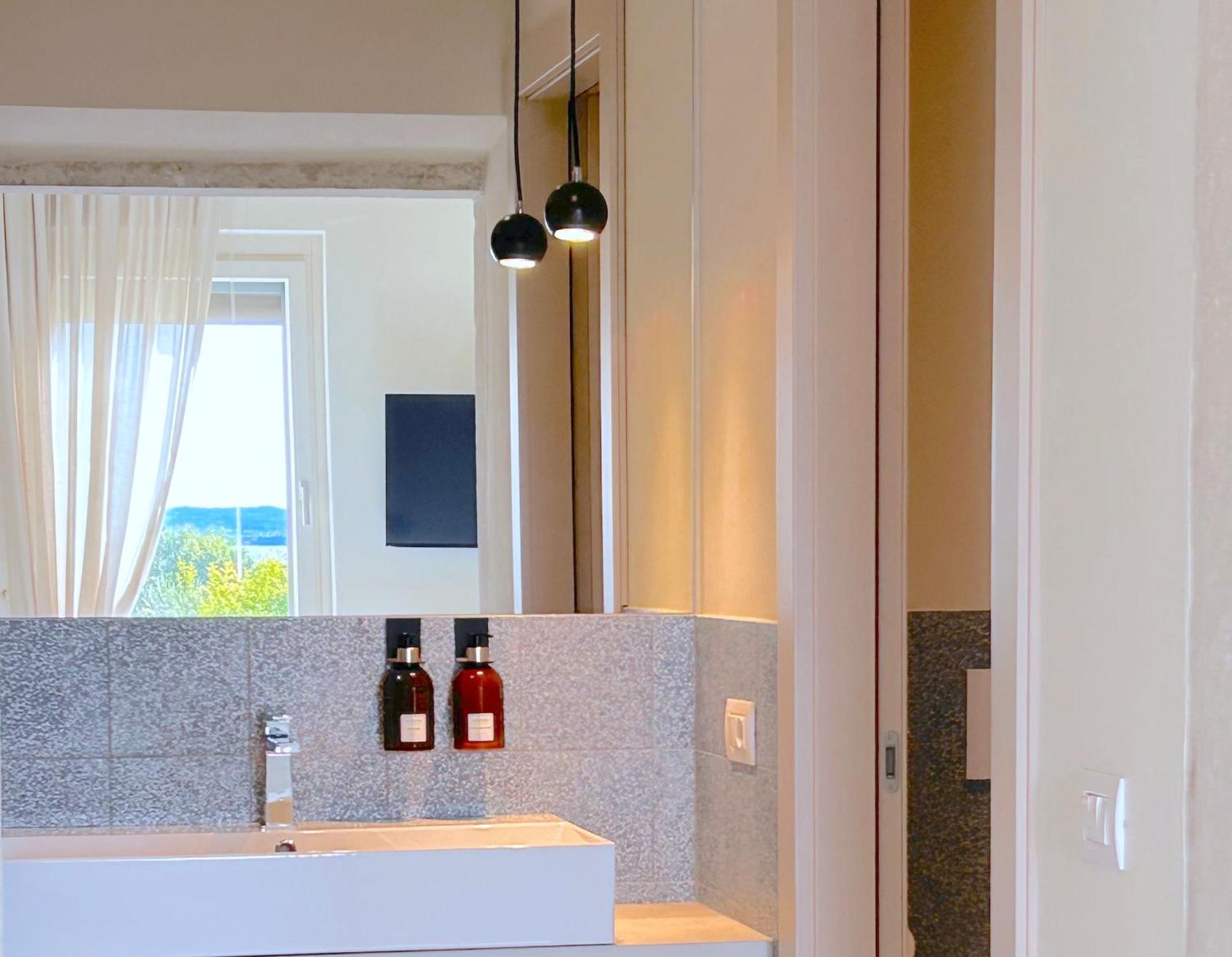 The Lake Suites Com - Luxury Stay In Lazise Exteriör bild