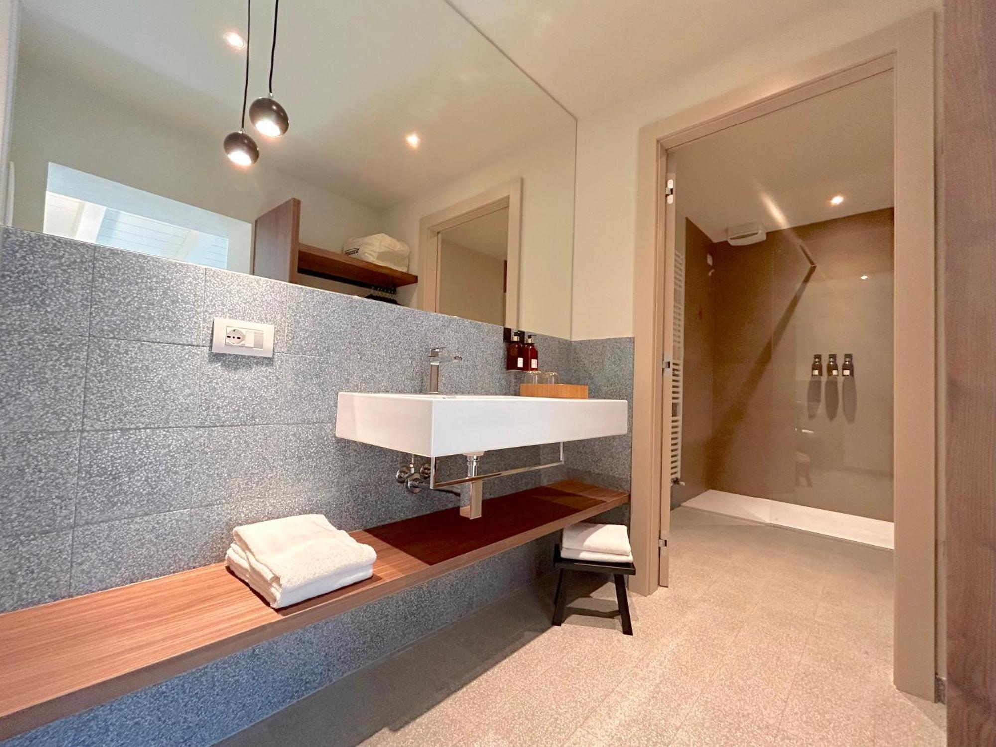 The Lake Suites Com - Luxury Stay In Lazise Exteriör bild
