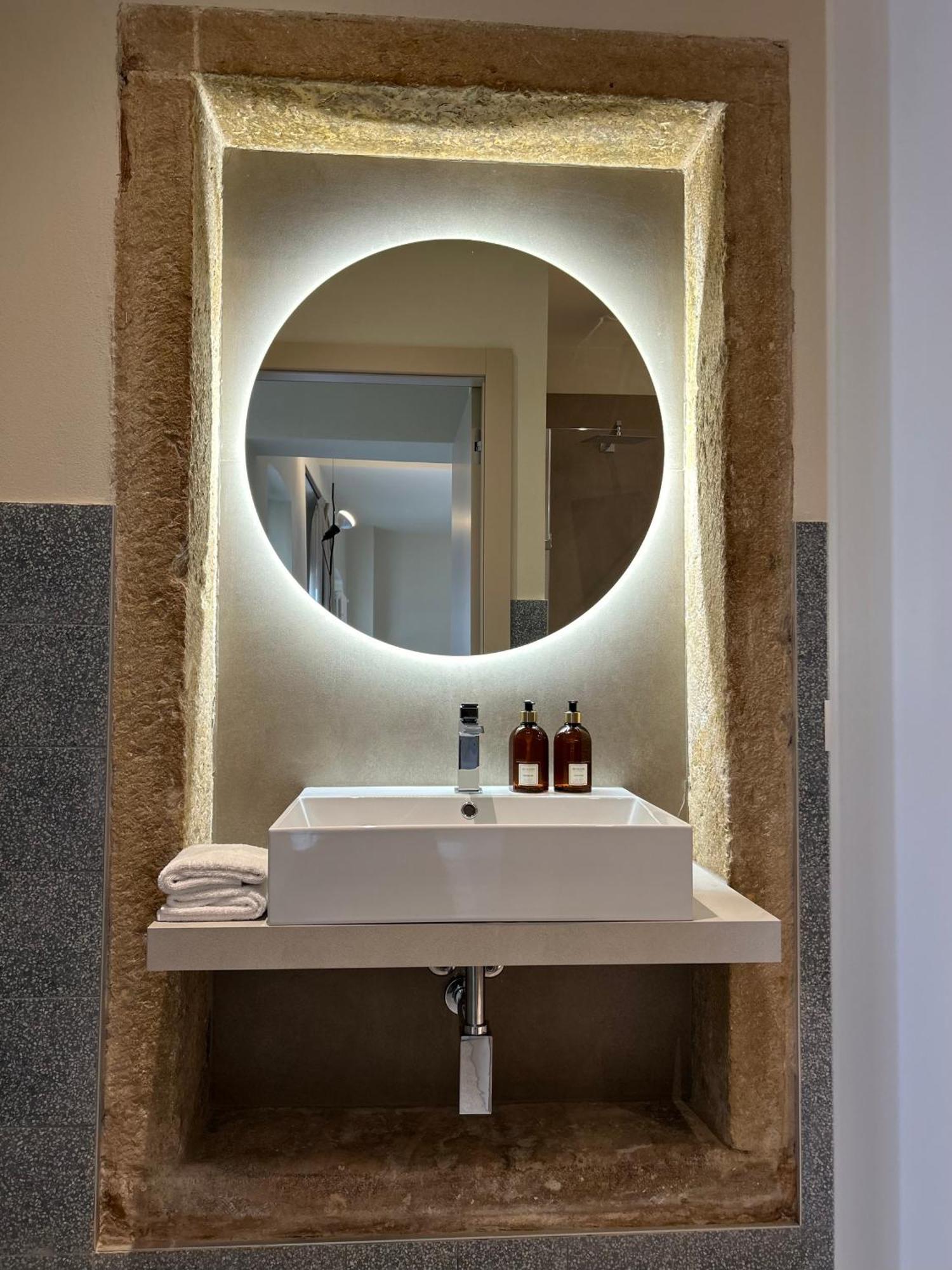 The Lake Suites Com - Luxury Stay In Lazise Exteriör bild
