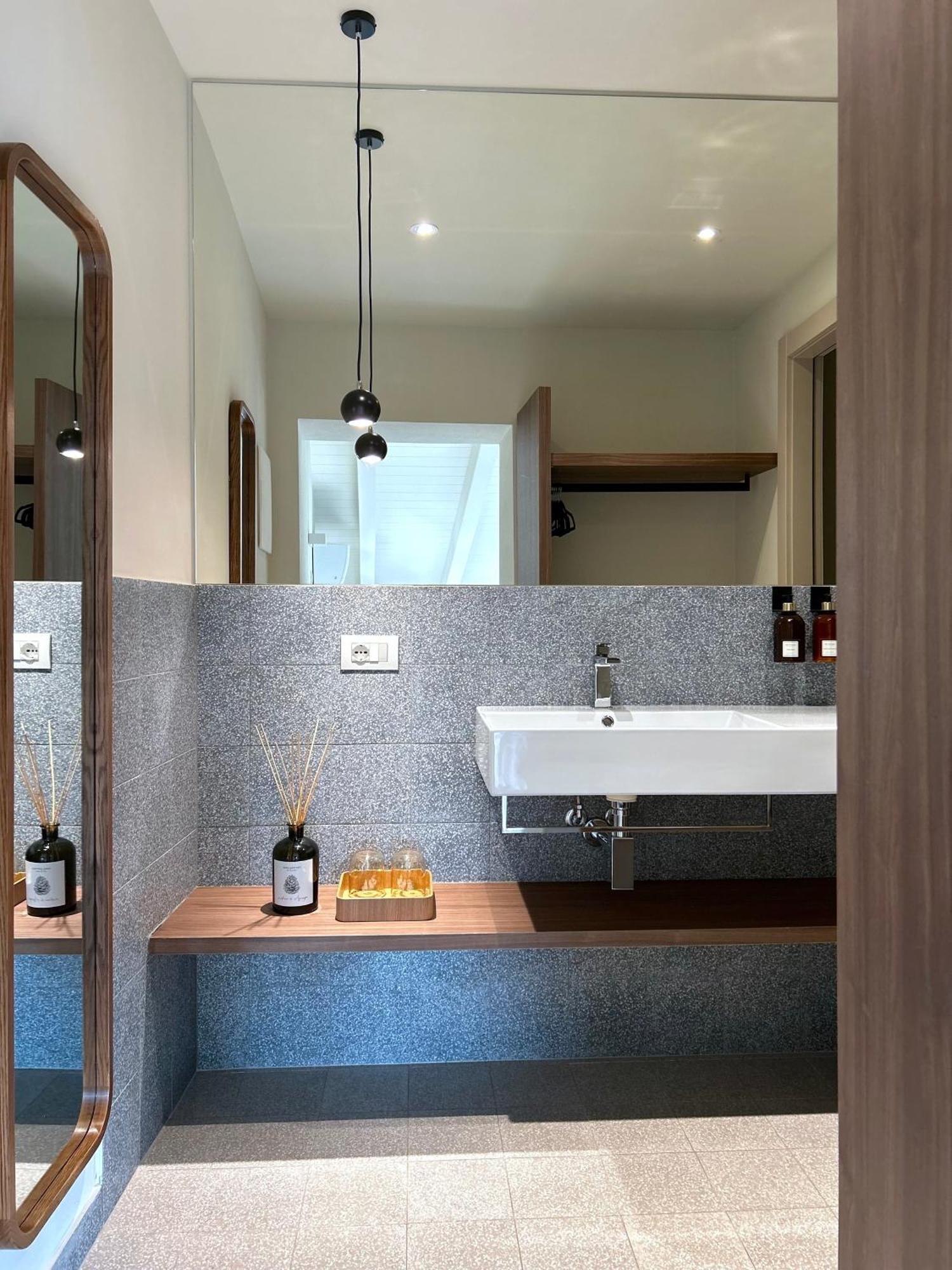 The Lake Suites Com - Luxury Stay In Lazise Exteriör bild