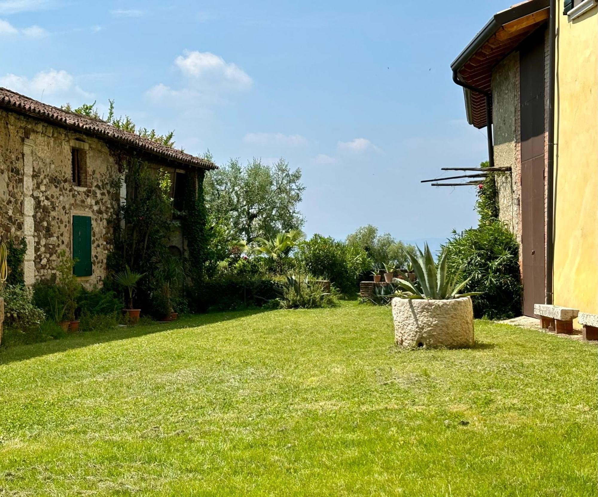 The Lake Suites Com - Luxury Stay In Lazise Exteriör bild